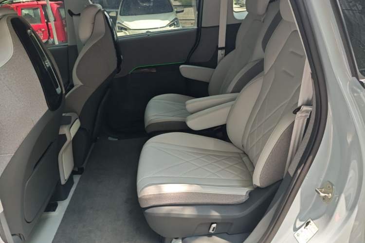 Used ARCFOX Kaola 2023 Family Edition Pro Left Rear Seat