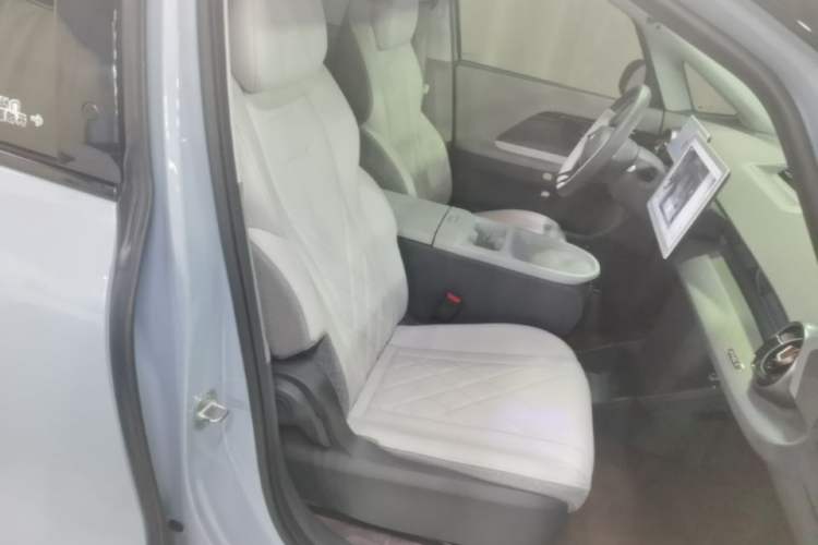 Used ARCFOX Kaola 2023 Family Edition Pro Right Front Seat