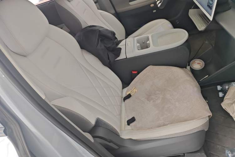 Used ARCFOX Kaola 2023 Family Edition Right Front Seat