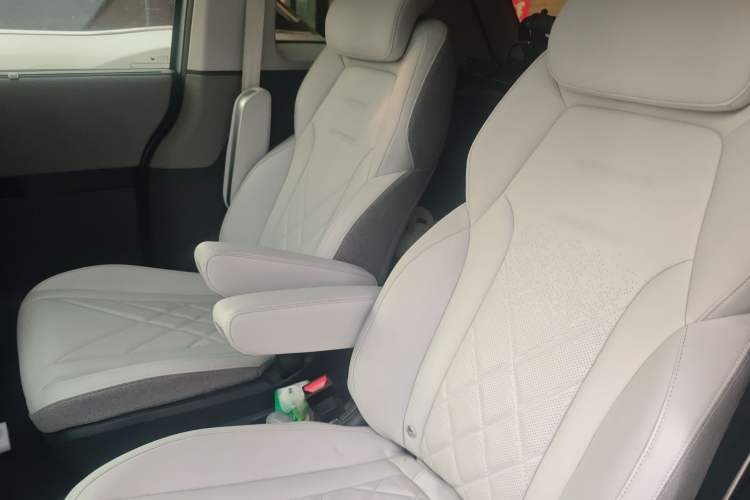 Used ARCFOX Kaola 2023 Parent-Child Edition Pro Left Rear Seat