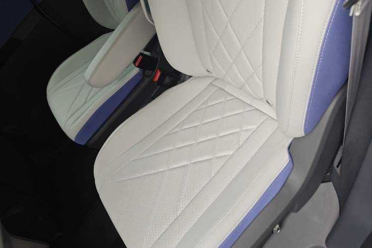 Used ARCFOX Kaola 2023 Family Edition Pro Left Rear Seat