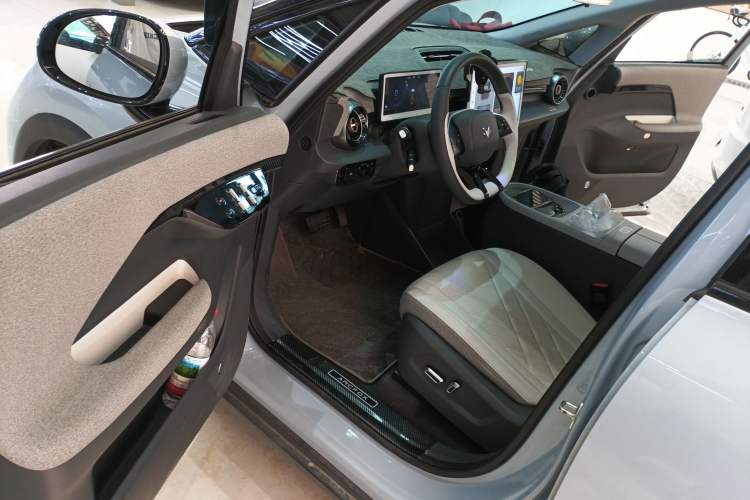 Used ARCFOX Kaola 2023 Family Edition Interior 3