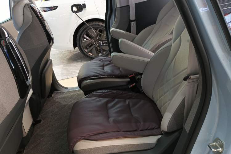 Used ARCFOX Kaola 2023 Family Edition Interior 4
