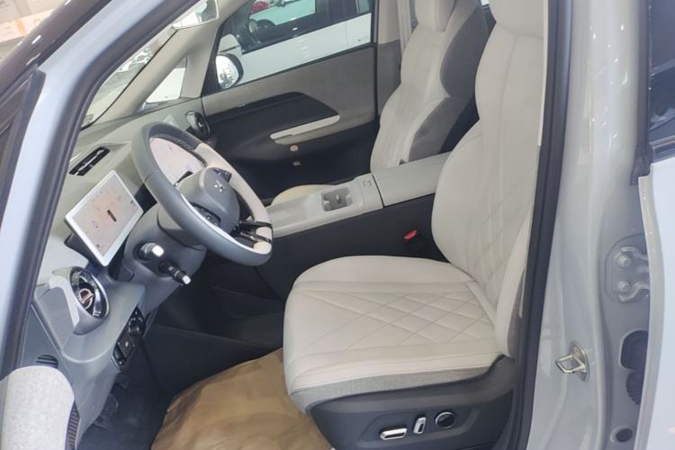 Used ARCFOX Kaola 2023 Family Edition Pro Left Front Seat