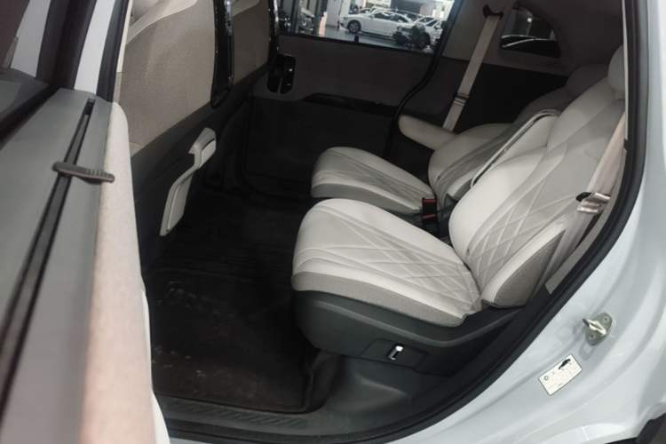 Used ARCFOX Kaola 2023 Family Edition Pro Left Rear Seat