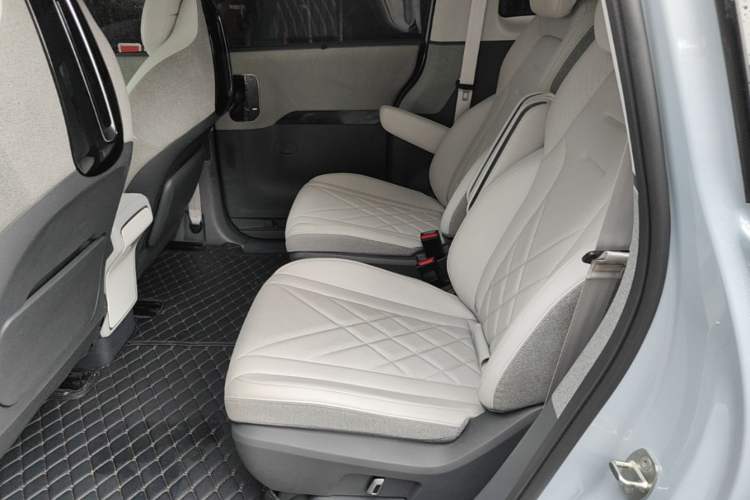 Used ARCFOX Kaola 2023 Family Edition Pro Left Rear Seat