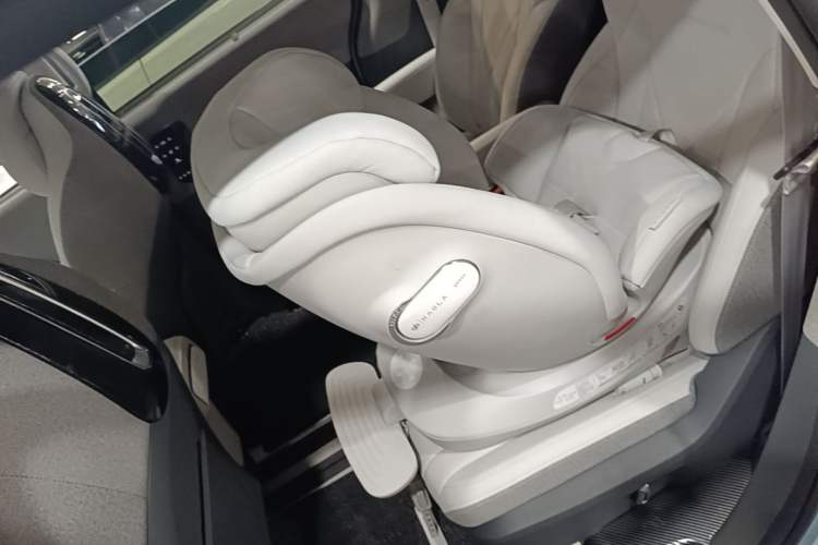 Used ARCFOX Kaola 2023 Parent-Child Edition Pro Left Rear Seat