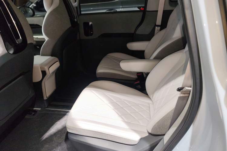 Used ARCFOX Kaola 2023 Parent-Child Edition Left Rear Seat