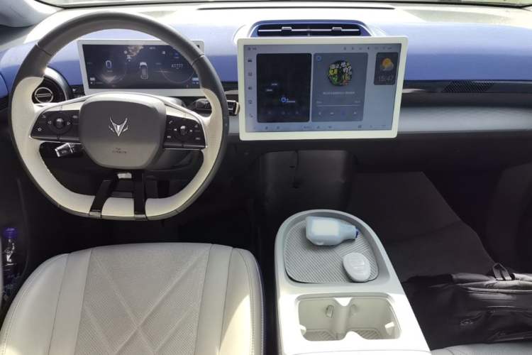 Used ARCFOX Kaola 2023 Family Edition Center Console