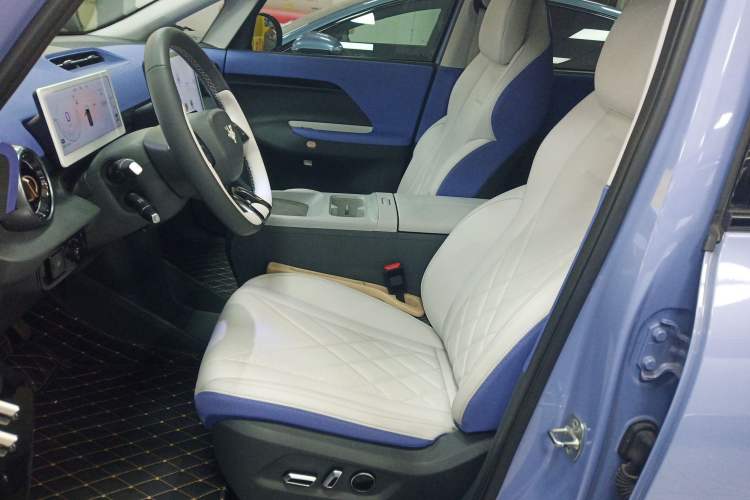 Used ARCFOX Kaola 2023 Family Edition Pro Left Front Seat