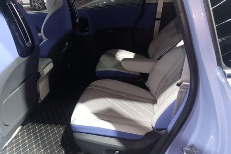 Used ARCFOX Kaola 2023 Family Edition Pro Left Rear Seat