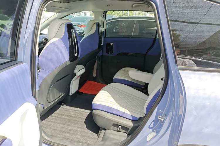 Used ARCFOX Kaola 2023 Family Edition Pro Left Rear Seat
