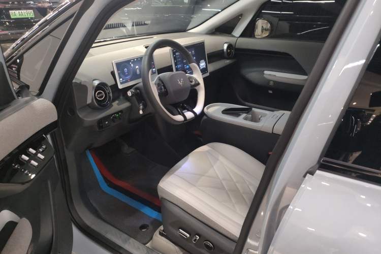 Used ARCFOX Kaola 2023 Family Edition Pro Left Front Seat