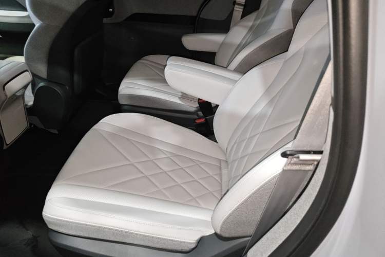 Used ARCFOX Kaola 2023 Family Edition Pro Left Rear Seat