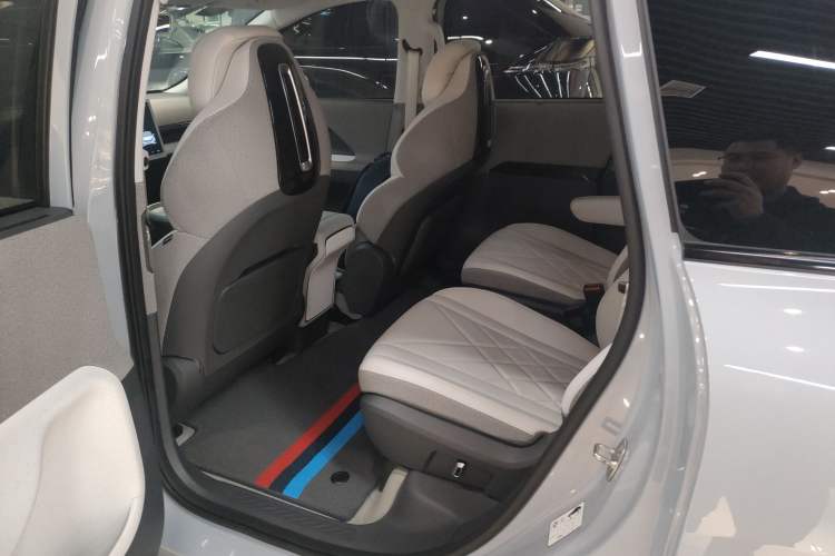 Used ARCFOX Kaola 2023 Family Edition Pro Left Rear Seat