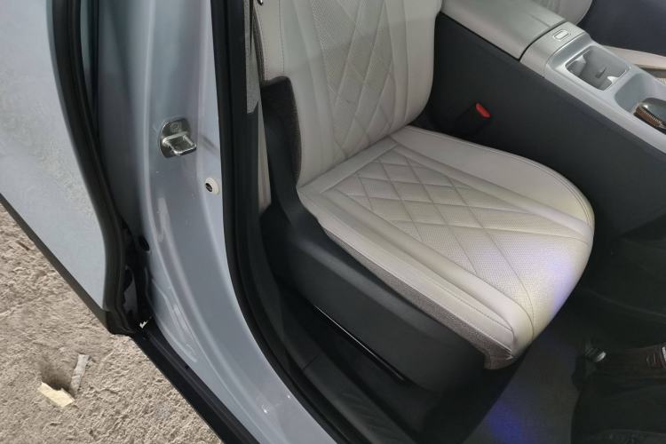 Used ARCFOX Kaola 2023 Family Edition Pro Right Front Seat