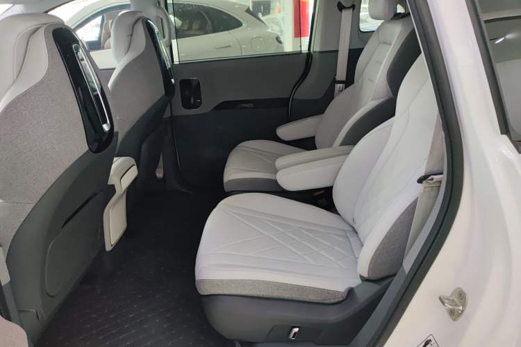 Used ARCFOX Kaola 2023 Family Edition Pro Interior 1