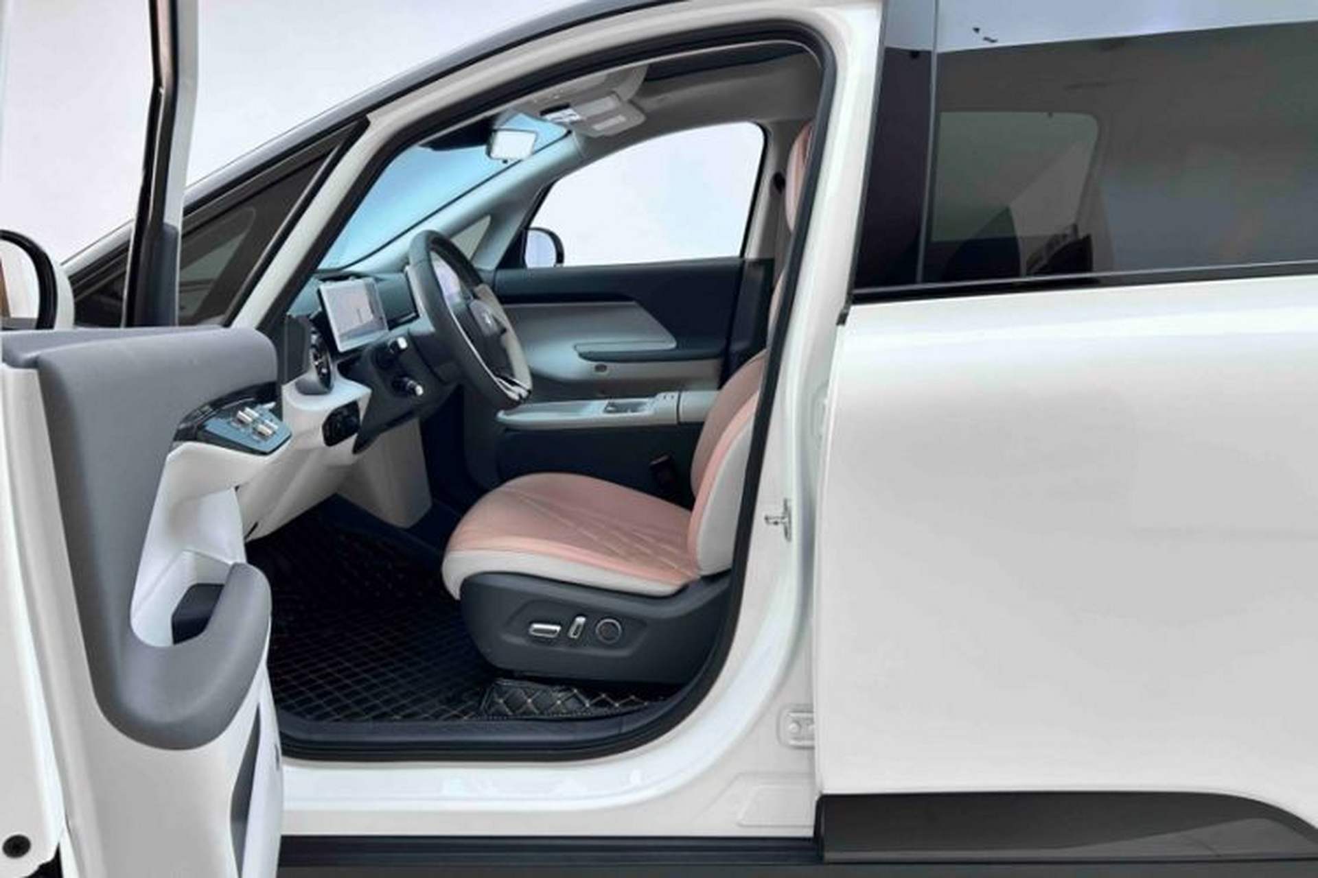 Used ARCFOX Kaola 2023 Family Edition Pro Interior 8