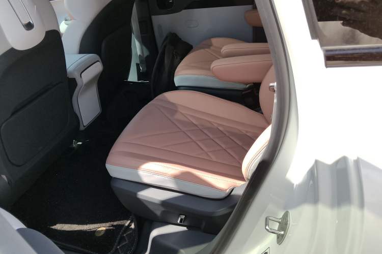 Used ARCFOX Kaola 2023 Family Edition Pro Left Rear Seat