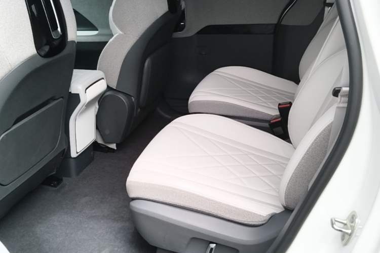 Used ARCFOX Kaola 2023 Family Edition Pro Left Rear Seat