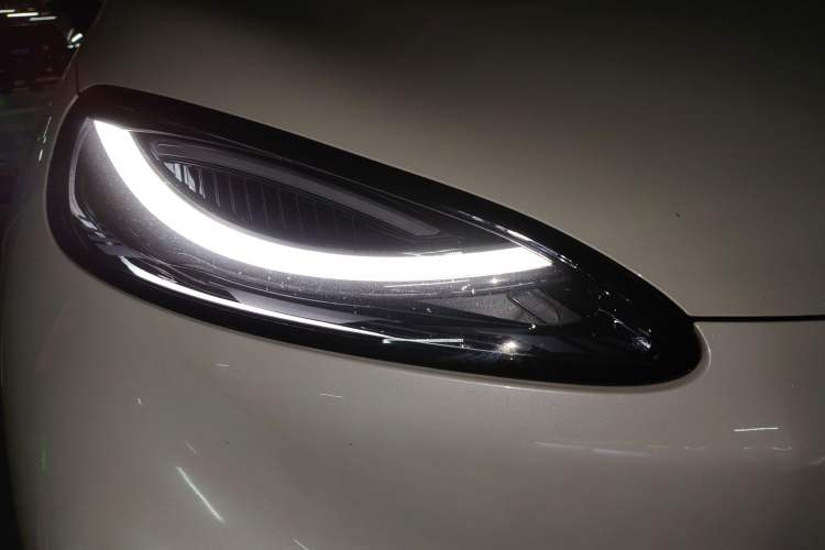 Used ARCFOX Kaola 2023 Family Edition Right Front Headlight