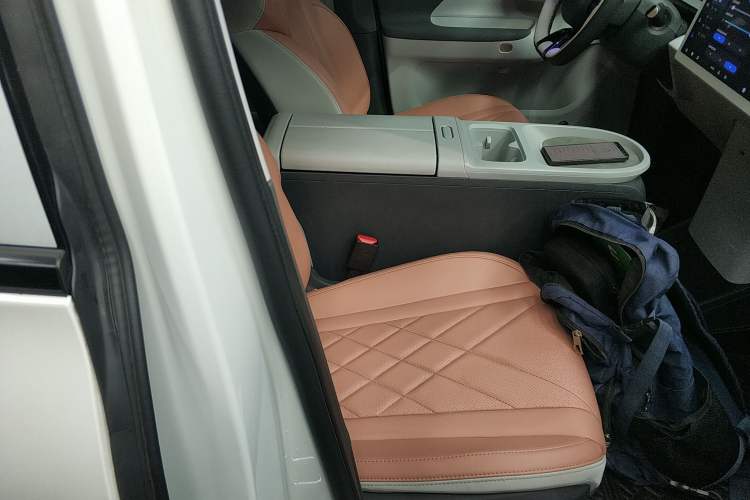 Used ARCFOX Kaola 2023 Family Edition Right Front Seat