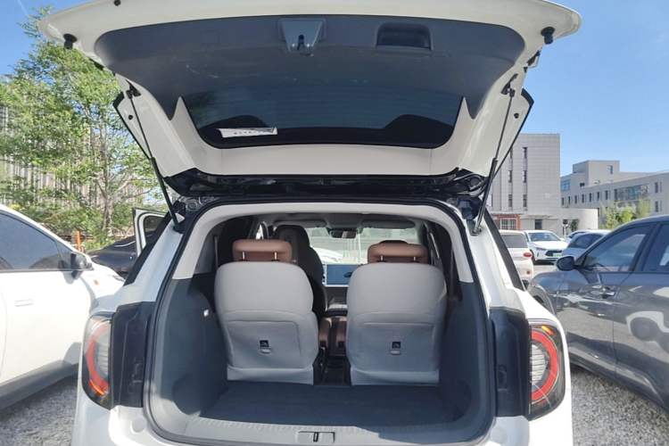 Used ARCFOX Kaola 2023 Family Edition Trunk