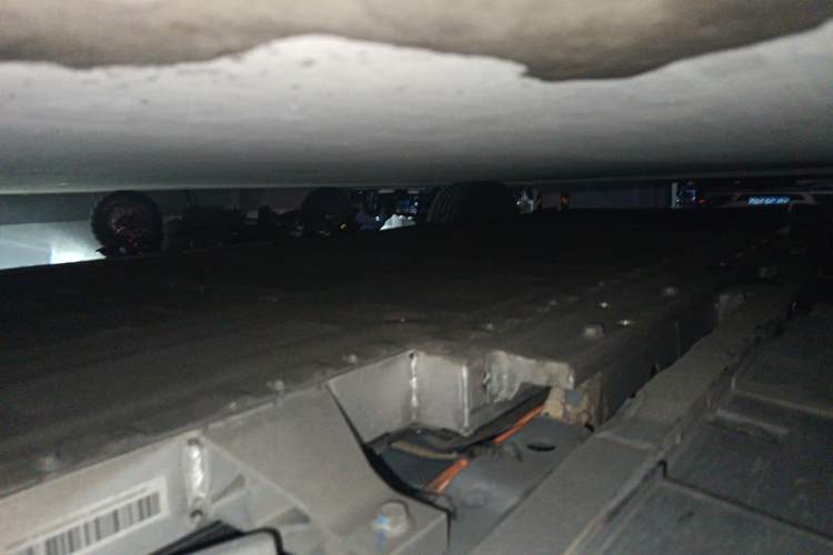 Used ARCFOX Kaola 2024 Family Edition AIR Chassis Rear Left