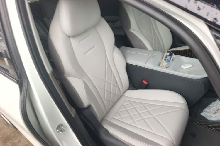 Used ARCFOX Kaola 2024 Family Edition AIR Right Front Seat