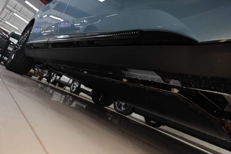 Used ARCFOX T1 2025 Model 425 PLUS Right Side Sill