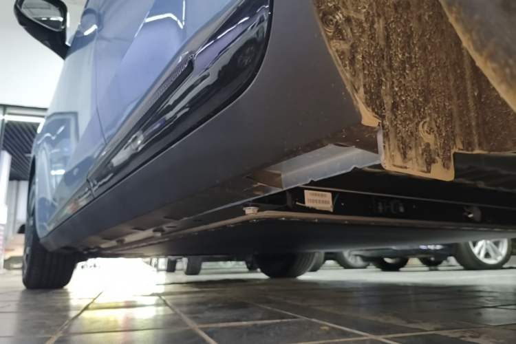 Used ARCFOX T1 2025 Model 425 PRO Left Side Sill