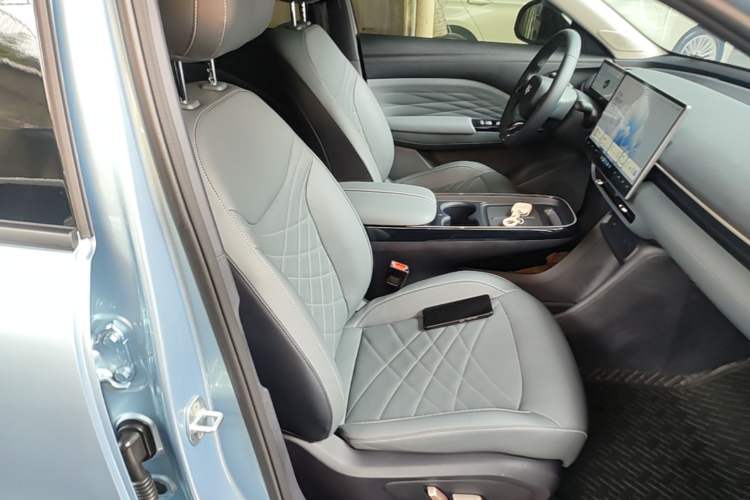 Used ARCFOX T1 2025 Model 425 PLUS Right Front Seat