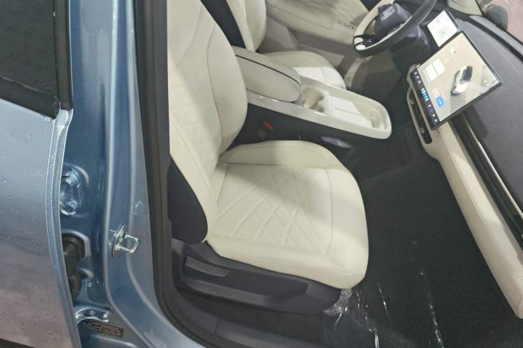 Used ARCFOX T1 2025 Model 425 PRO Right Front Seat