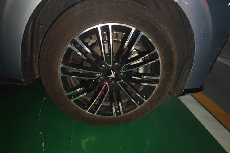 Used ARCFOX T1 2025 Model 425 MAX Right Front Wheel Hub