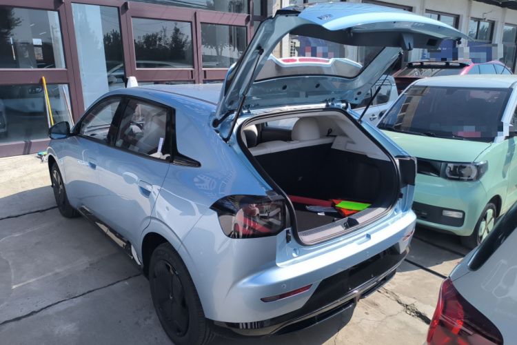 Used ARCFOX T1 2025 Model 320 PRO Trunk