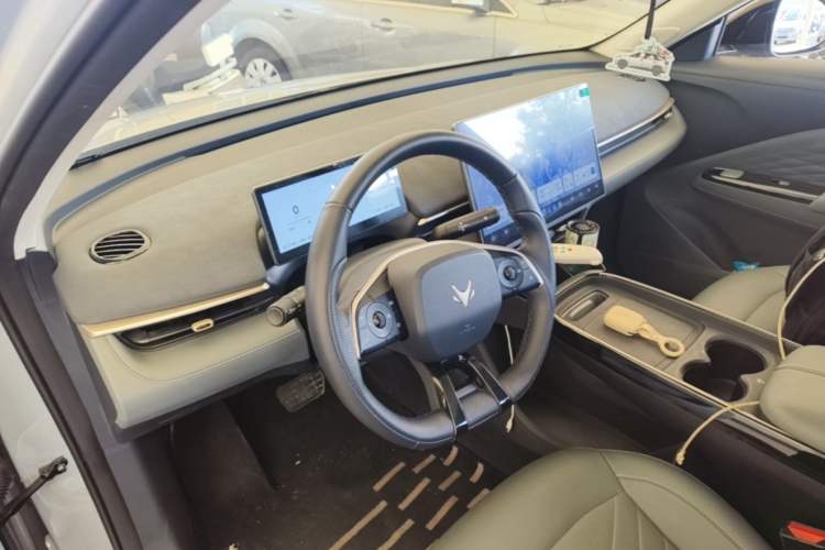 Used ARCFOX T1 2025 Model 425 MAX Center Console