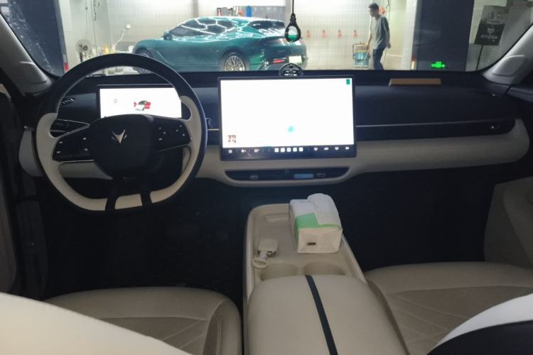 Used ARCFOX T1 2025 Model 425 PLUS Center Console