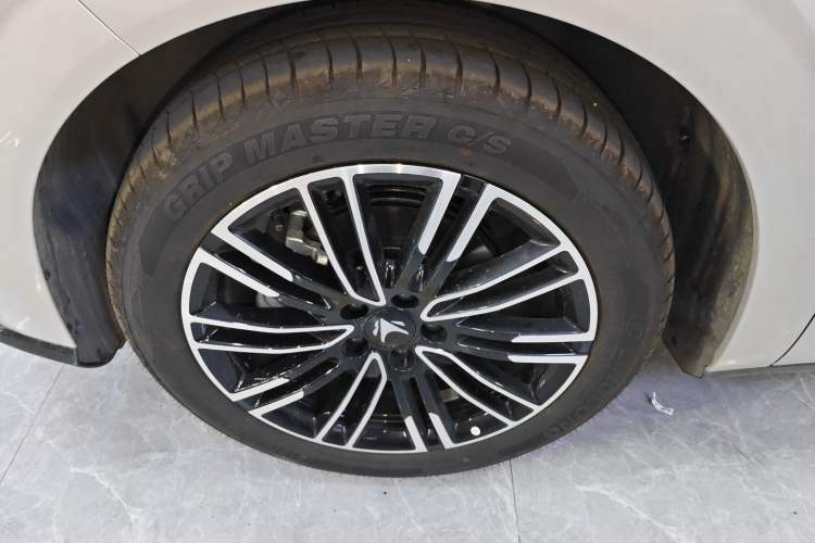 Used ARCFOX T1 2025 Model 425 PLUS Exterior 2