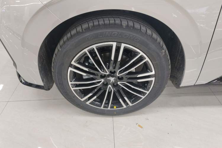 Used ARCFOX T1 2025 Model 425 PLUS Exterior 7