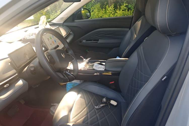 Used ARCFOX T1 2025 Model 425 PLUS Left Front Seat