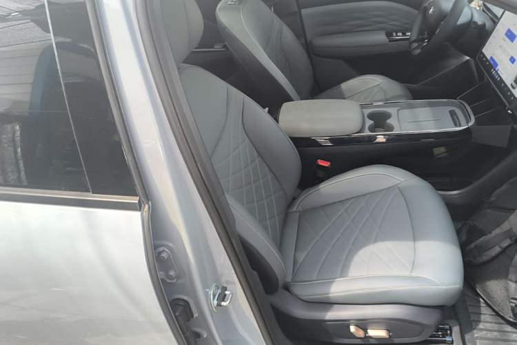 Used ARCFOX T1 2025 Model 425 MAX Right Front Seat