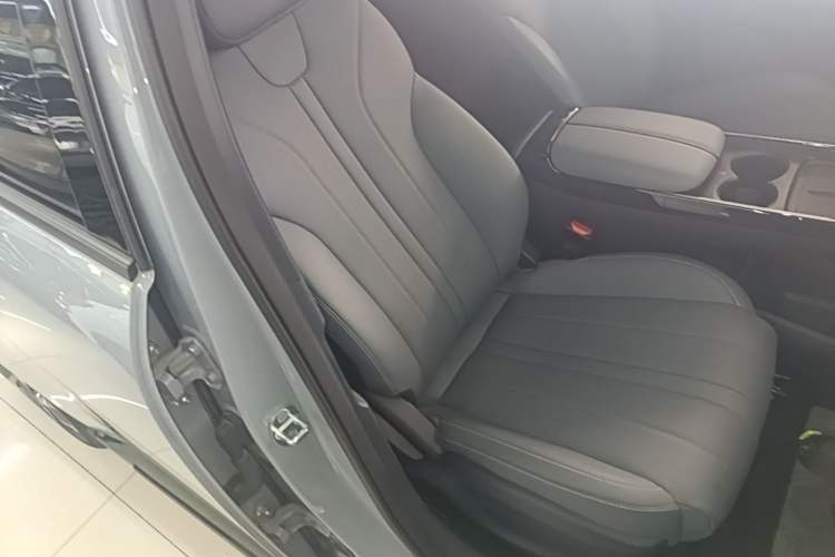 Used ARCFOX T1 2025 Model 425 PRO Right Front Seat