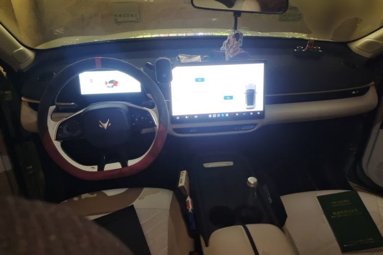 Used ARCFOX T1 2025 Model 425 PLUS Center Console