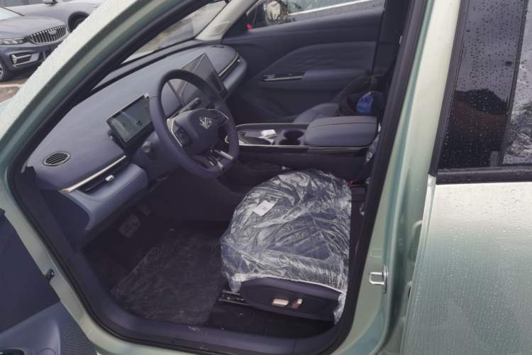 Used ARCFOX T1 2025 Model 425 PRO Left Front Seat