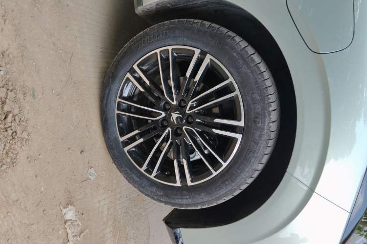 Used ARCFOX T1 2025 Model 425 PLUS Right Front Wheel Hub