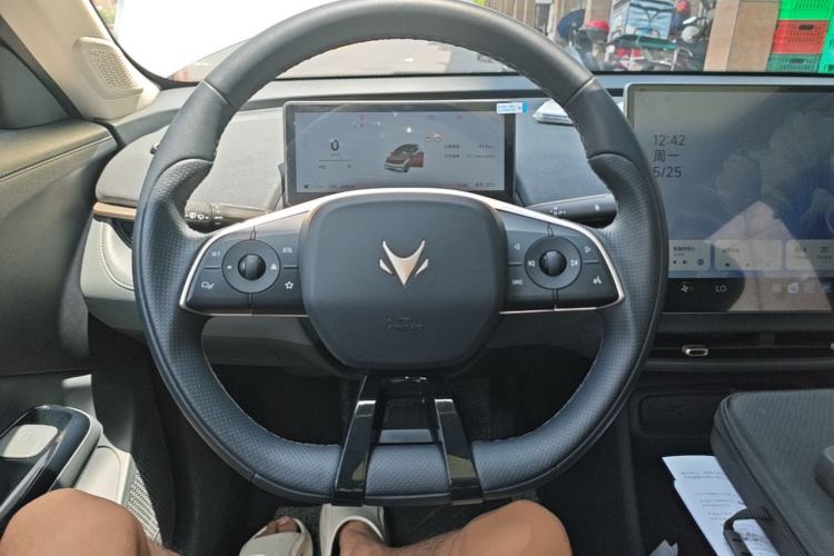 Used ARCFOX T1 2025 Model 425 MAX Steering Wheel