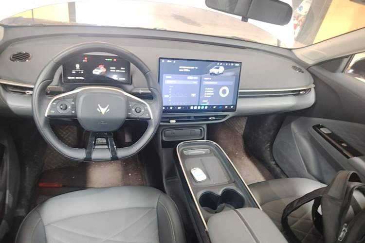 Used ARCFOX T1 2025 Model 425 MAX Center Console