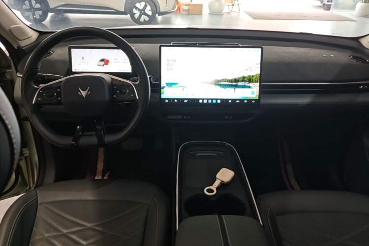 Used ARCFOX T1 2025 Model 425 MAX Center Console