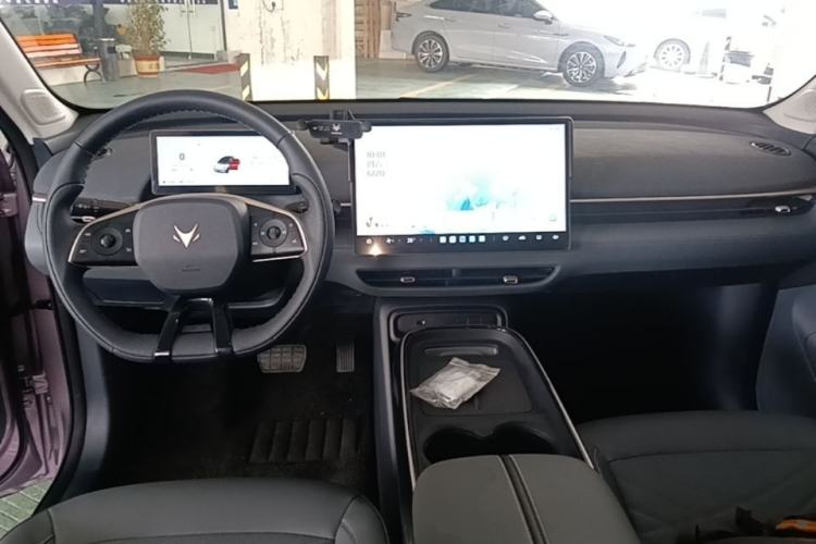 Used ARCFOX T1 2025 Model 425 PLUS Center Console