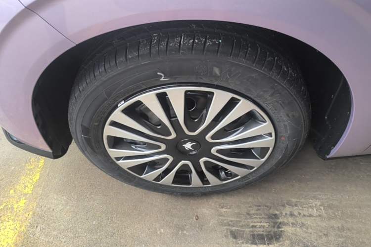 Used ARCFOX T1 2025 Model 320 PLUS Left Front Wheel Hub